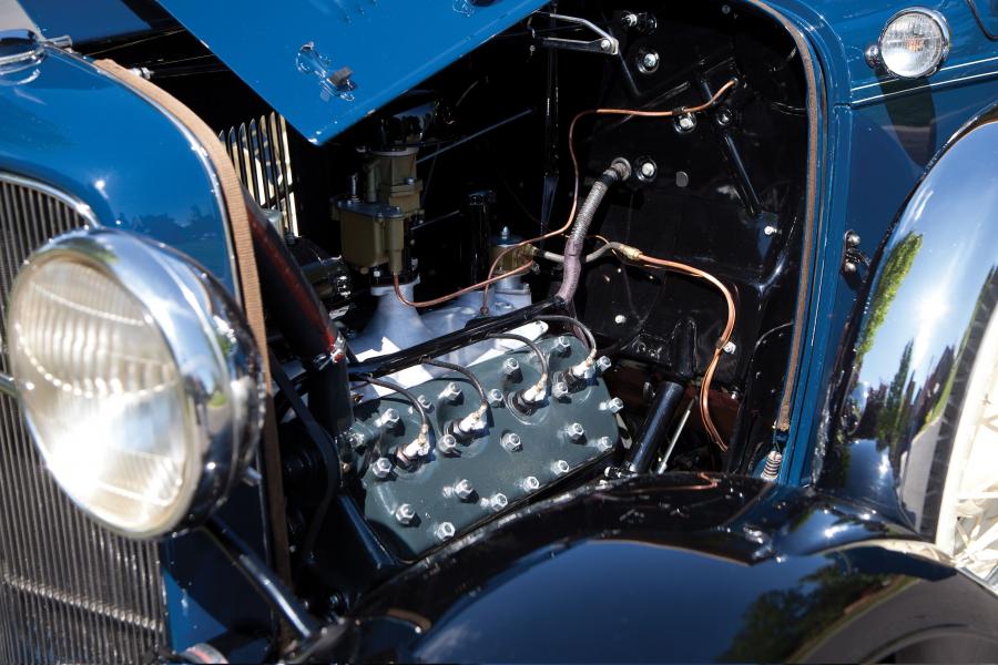  Ford Model 18 DeLuxe Roadster 1932 года  (фото 9 из 13)